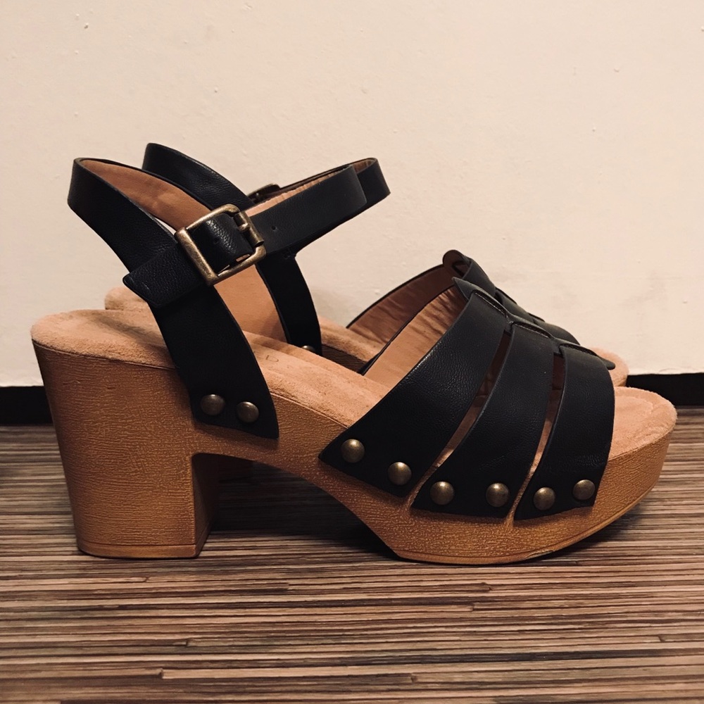 Restricted | open toe clogs - Picture 2 of 5